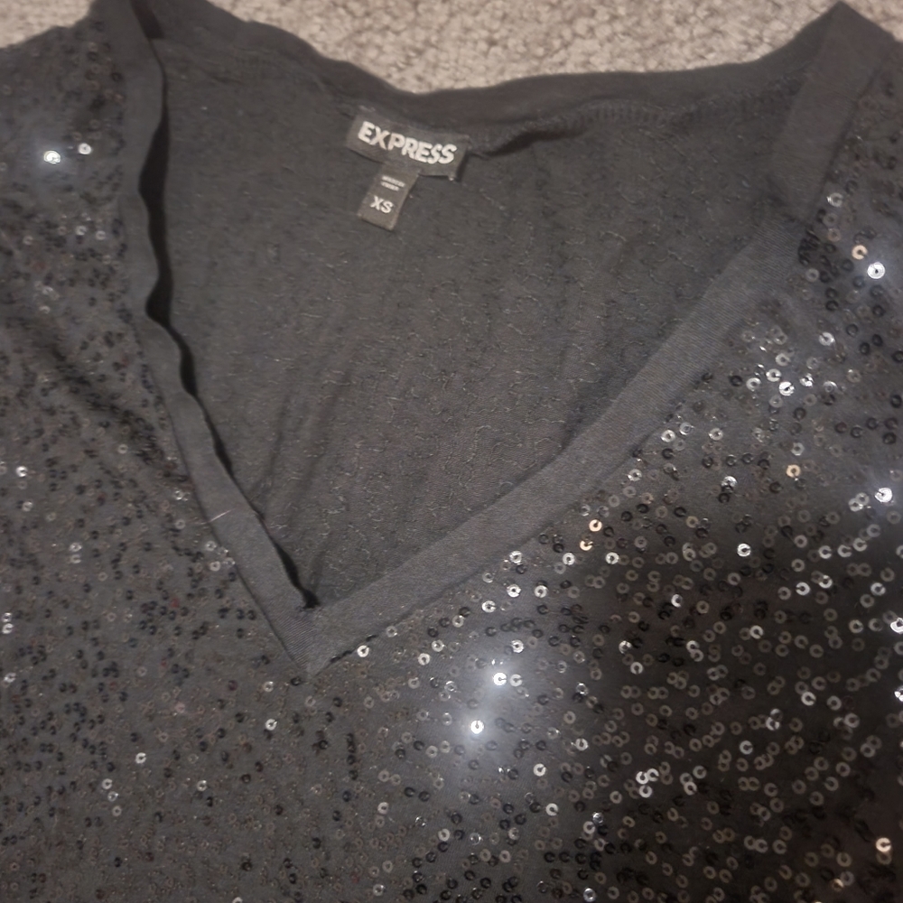 💕Beautiful Express Sequin Top! - Picture 2 of 2